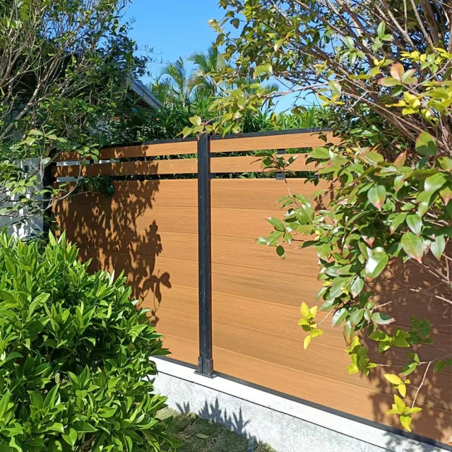 मैड्रिड नगर परियोजनाओं के लिए नेकवुड डब्ल्यूपीसी बाड़